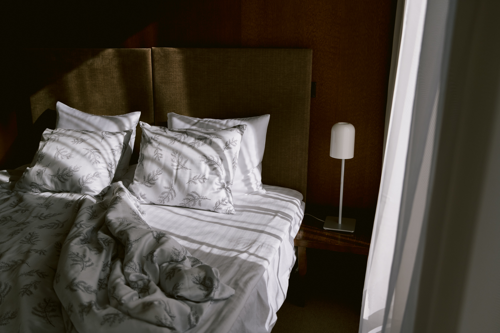 Padjapüür lukuga, 50x70cm,100% Tencel, STRIPED LEAVES 13 Tekikott lukuga 150x200 cm 100% Tencel satiin STRIPED LEAVES