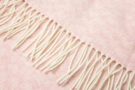 1660200634_pledas-80-3298-light-pink-andora-fragment-web Meriino villapleed, ANDORA,140x200 cm, 90% tippklassi meriinovill, 10% kašmiir, LIGHT PINK